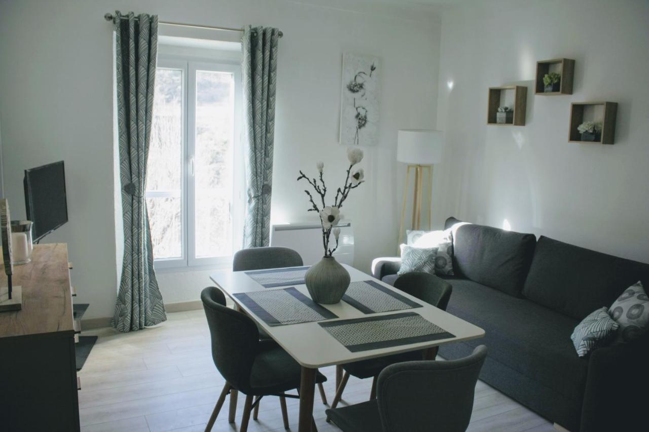 Charmant Appartement Au Coeur Des Gres D Annot Exteriör bild