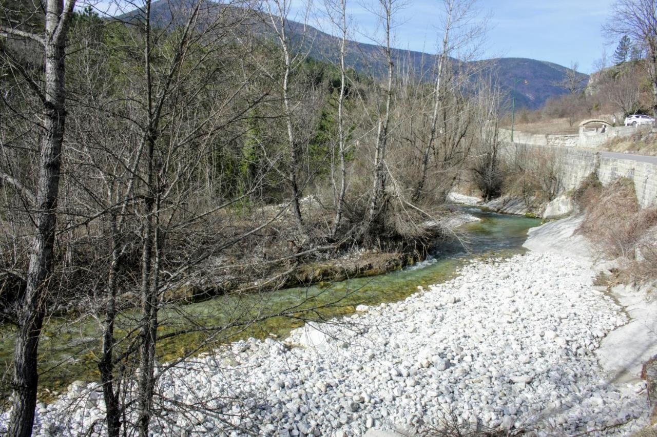 Charmant Appartement Au Coeur Des Gres D Annot Exteriör bild