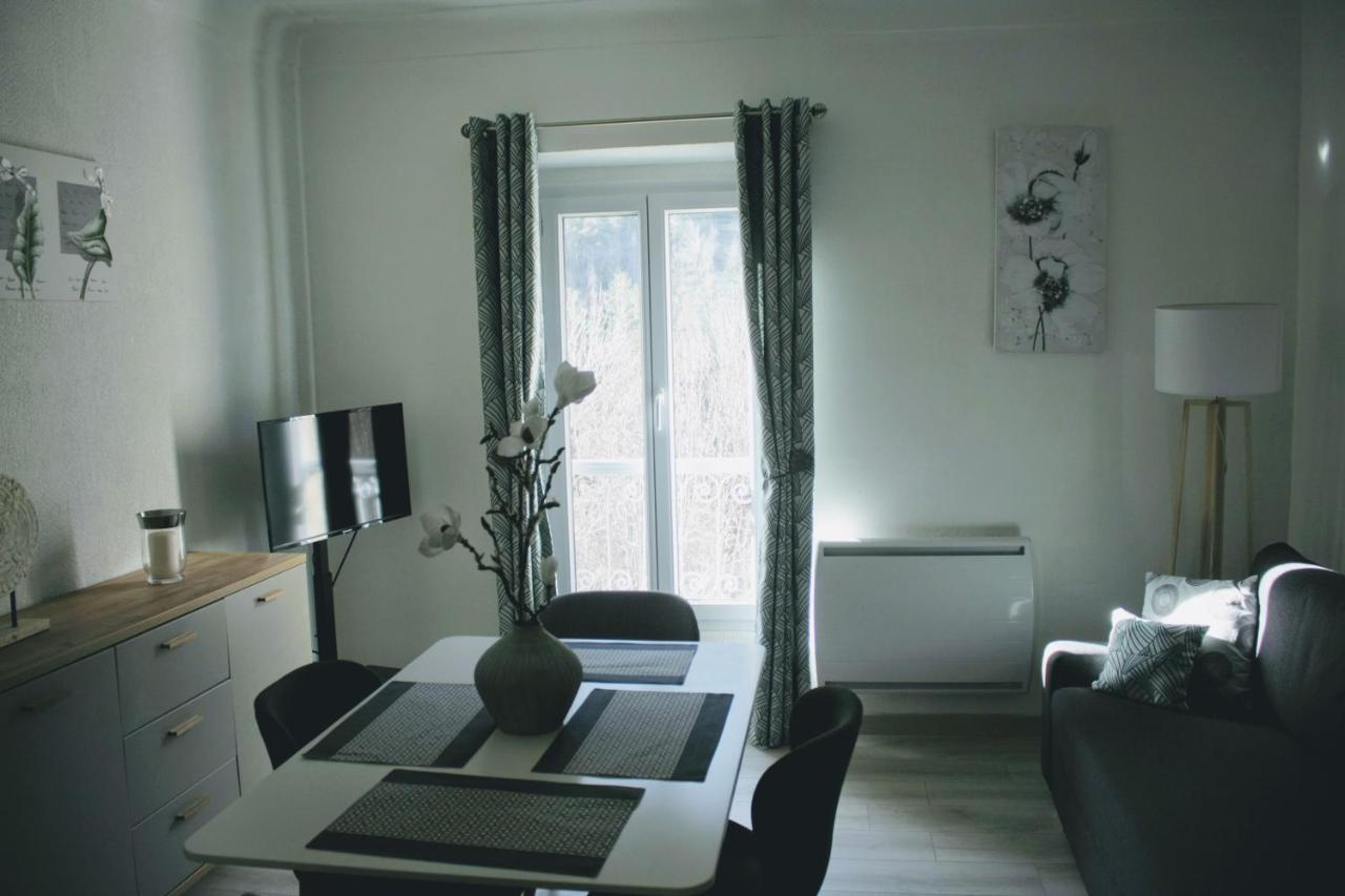 Charmant Appartement Au Coeur Des Gres D Annot Exteriör bild